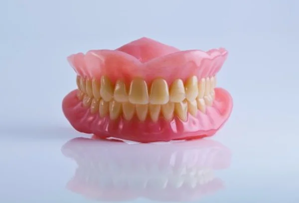 COMPLETE DENTURE